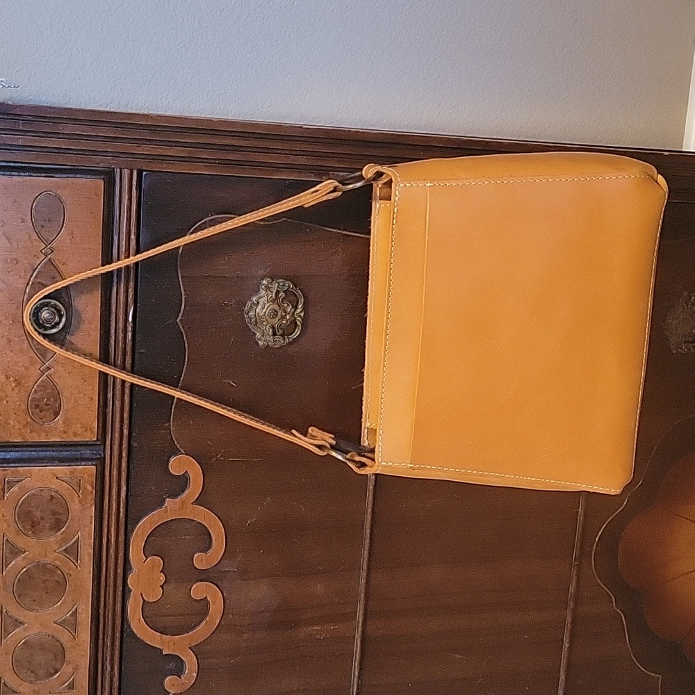 Triangle shoulder bag